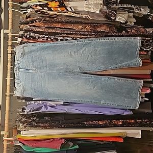 Wide leg jeans. Hidden size 26 waist